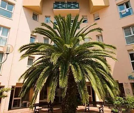 Pierre & Premium Haguna Aparthotel 4*