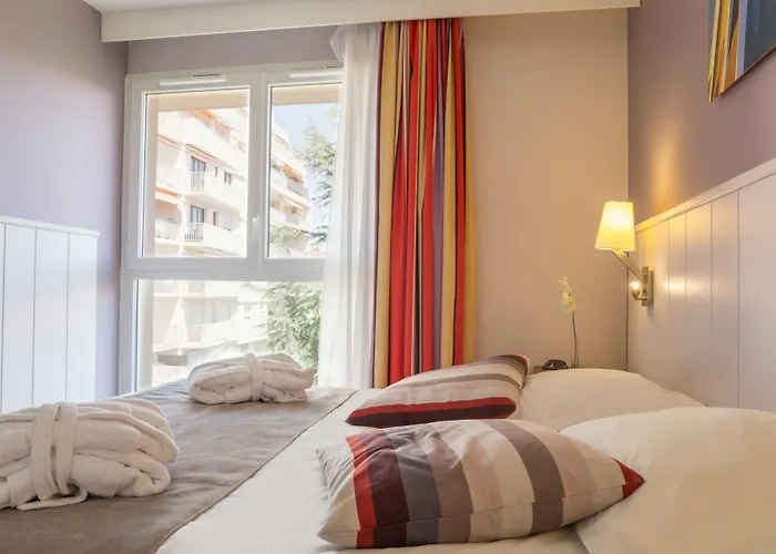 Pierre & Premium Haguna 아파트호텔 비아히쯔