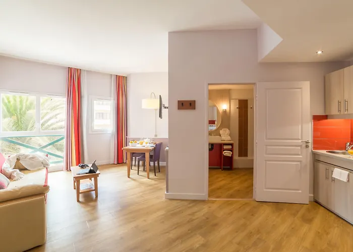 Pierre & Premium Haguna 아파트호텔 비아히쯔