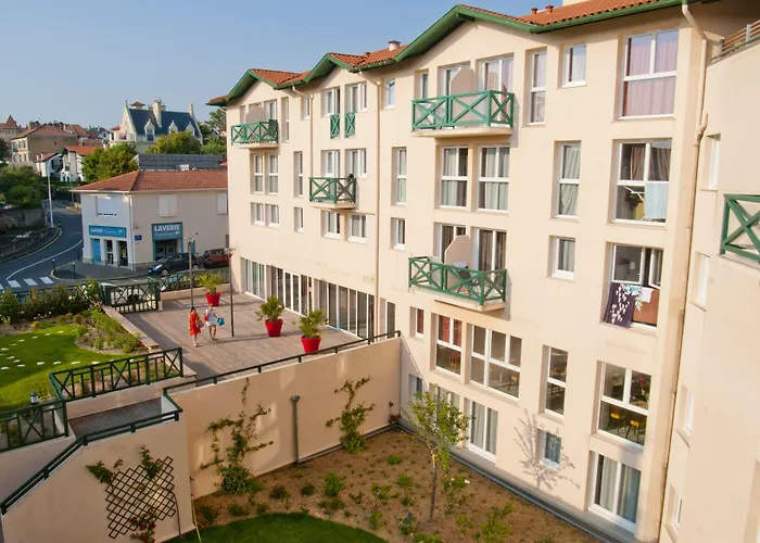 Ξενοδοχείο με διαμερίσματα Pierre & Premium Haguna 4*